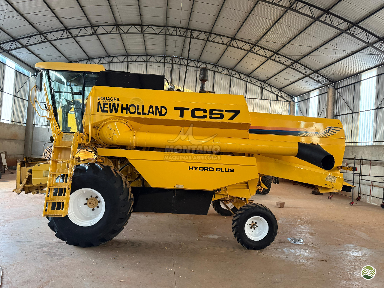 COLHEITADEIRA NEW HOLLAND TC 57 Montano Máquinas Agrícolas LAGOA VERMELHA RIO GRANDE DO SUL RS